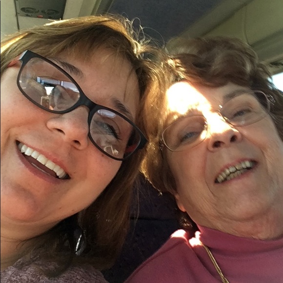 Meet your Posher, Lori - Picture 1 of 1